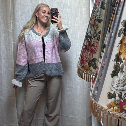 STRICKJACKE MELLOW GRAU X ROSA